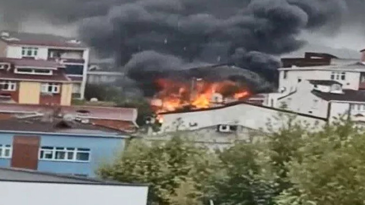 Arnavutköy'de iş yeri alev alev yandı