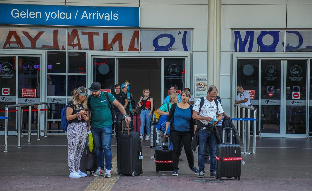 Rusya'dan Antalya'ya kaçış! Bilet fiyatları 70 bin liraya fırladı - Resim: 2