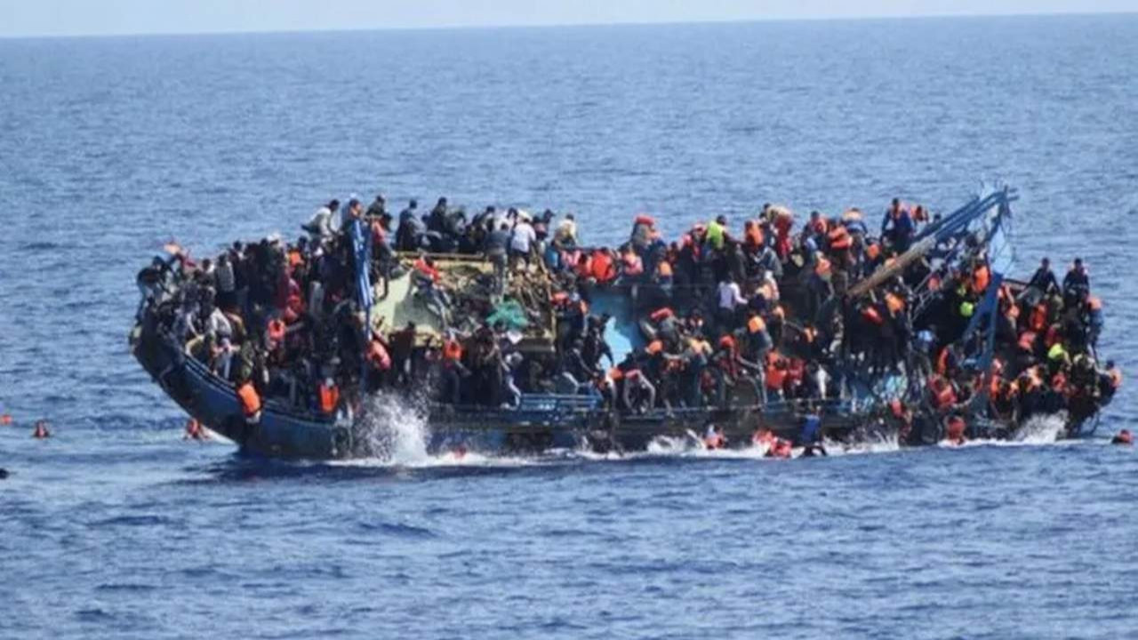 Akdeniz'de yine mülteci kabusu: 34 ölü, onlarca kayıp var