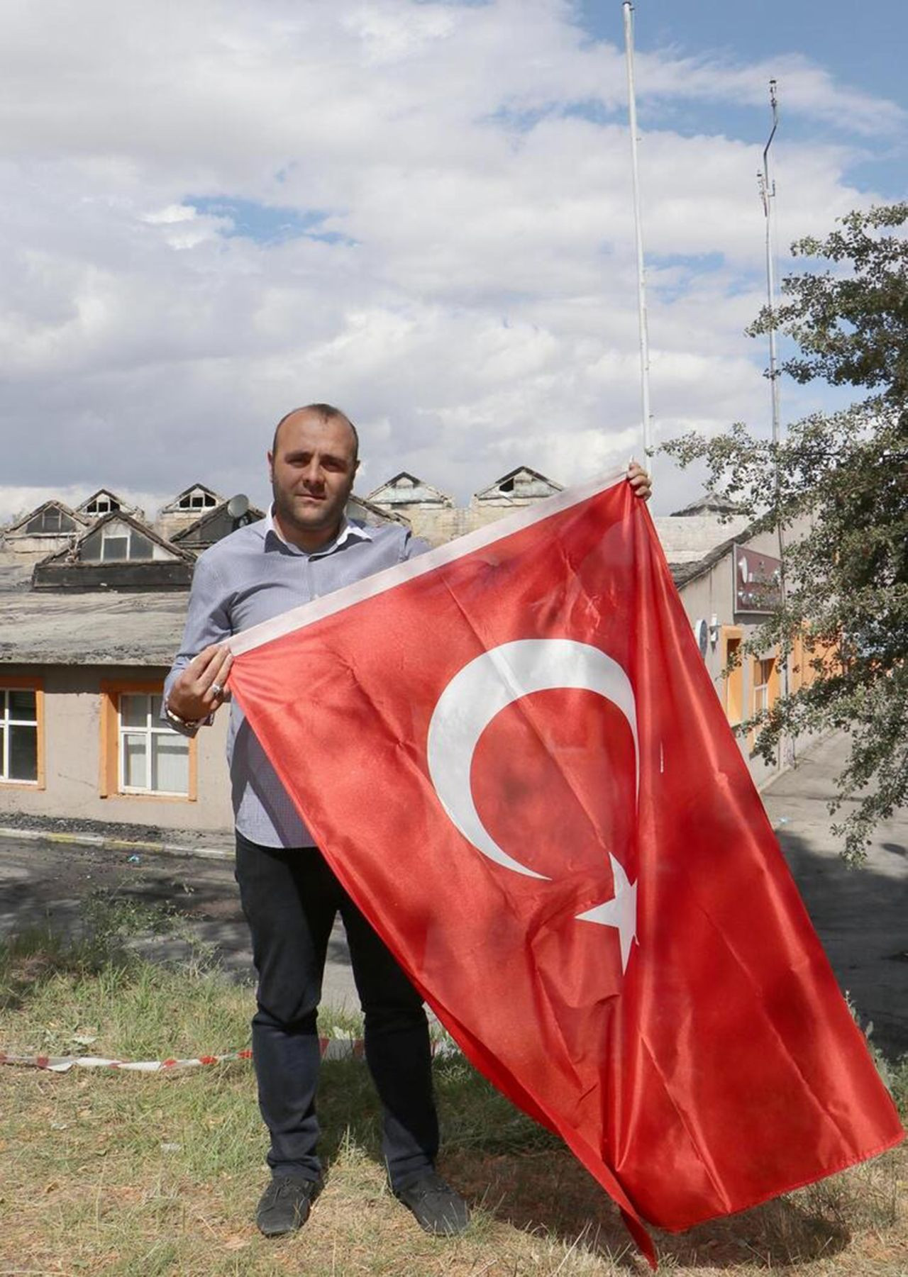 Türk Bayrağı'nı alevlerin içinde  görünce canlarını hiçe saydılar - Resim: 3