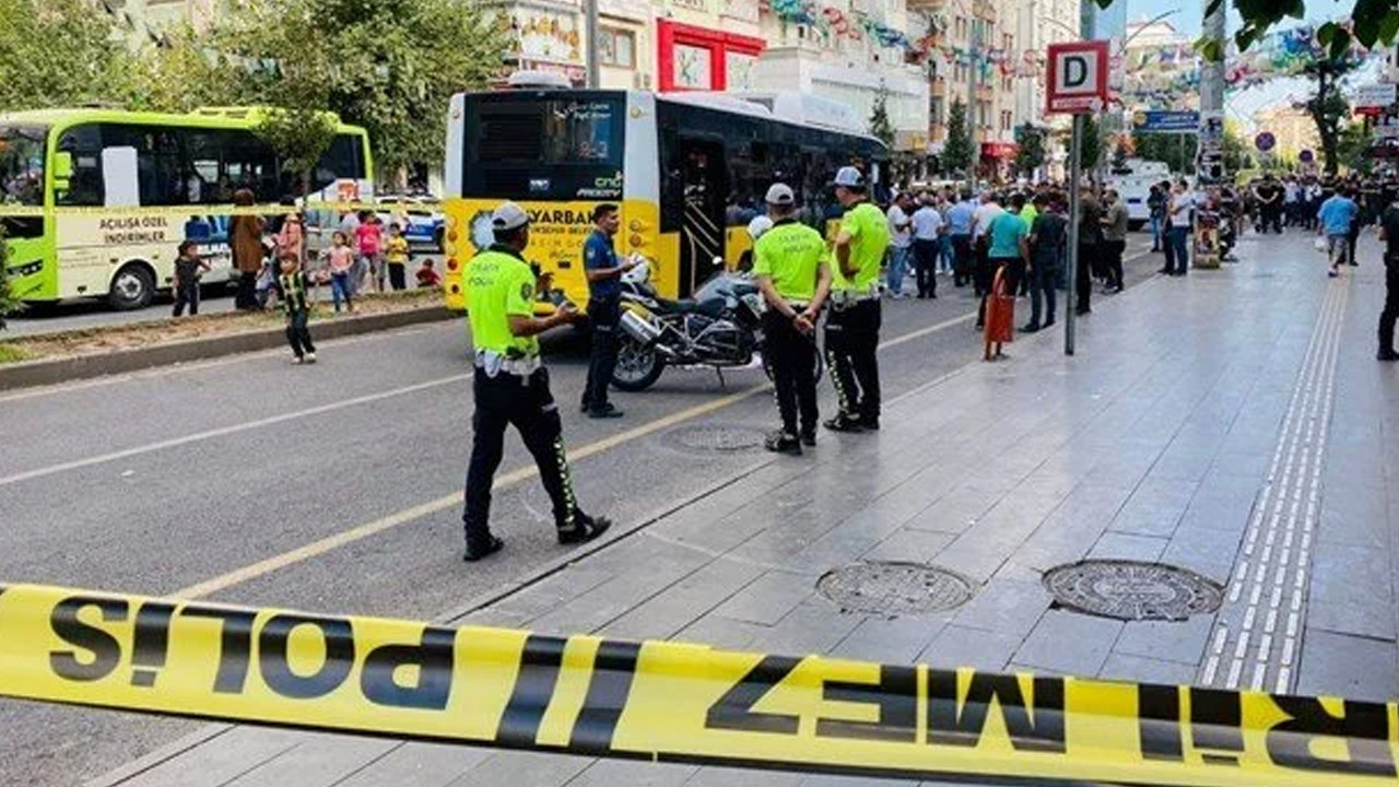 Diyarbakır'da kıyafeti otobüsün kapısına sıkışan kadın hayatını kaybetti
