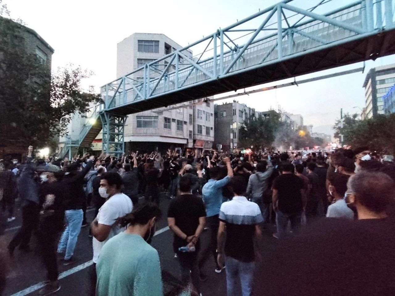 İran'da protestolar dalga dalga yayılıyor: Can kaybı 17'ye yükseldi - Resim: 3