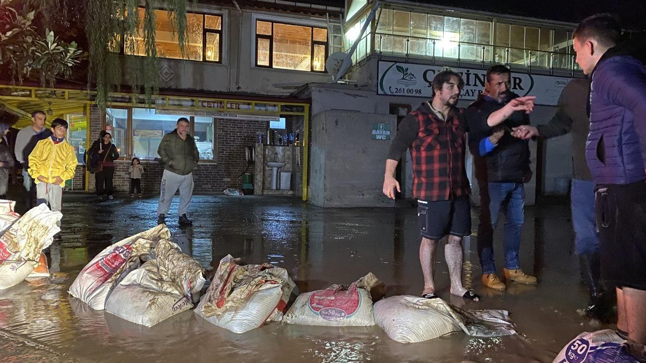 Sağanak bir ilimizi daha yuttu! 20 kişi mahsur kaldı - Resim: 2