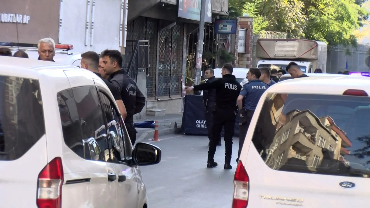 İstanbul'da vahşet! Annesini kafasını kesip sokağa attı