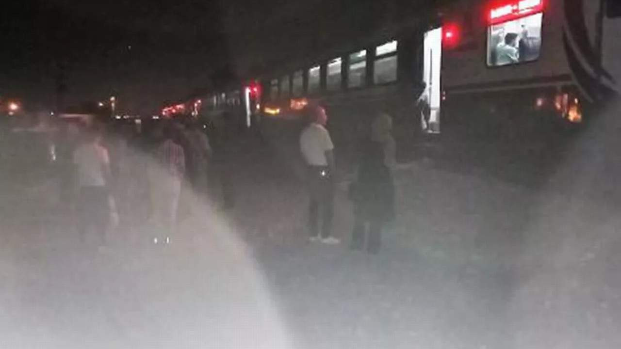 Yolcu treni Diyarbakır'da raydan çıktı