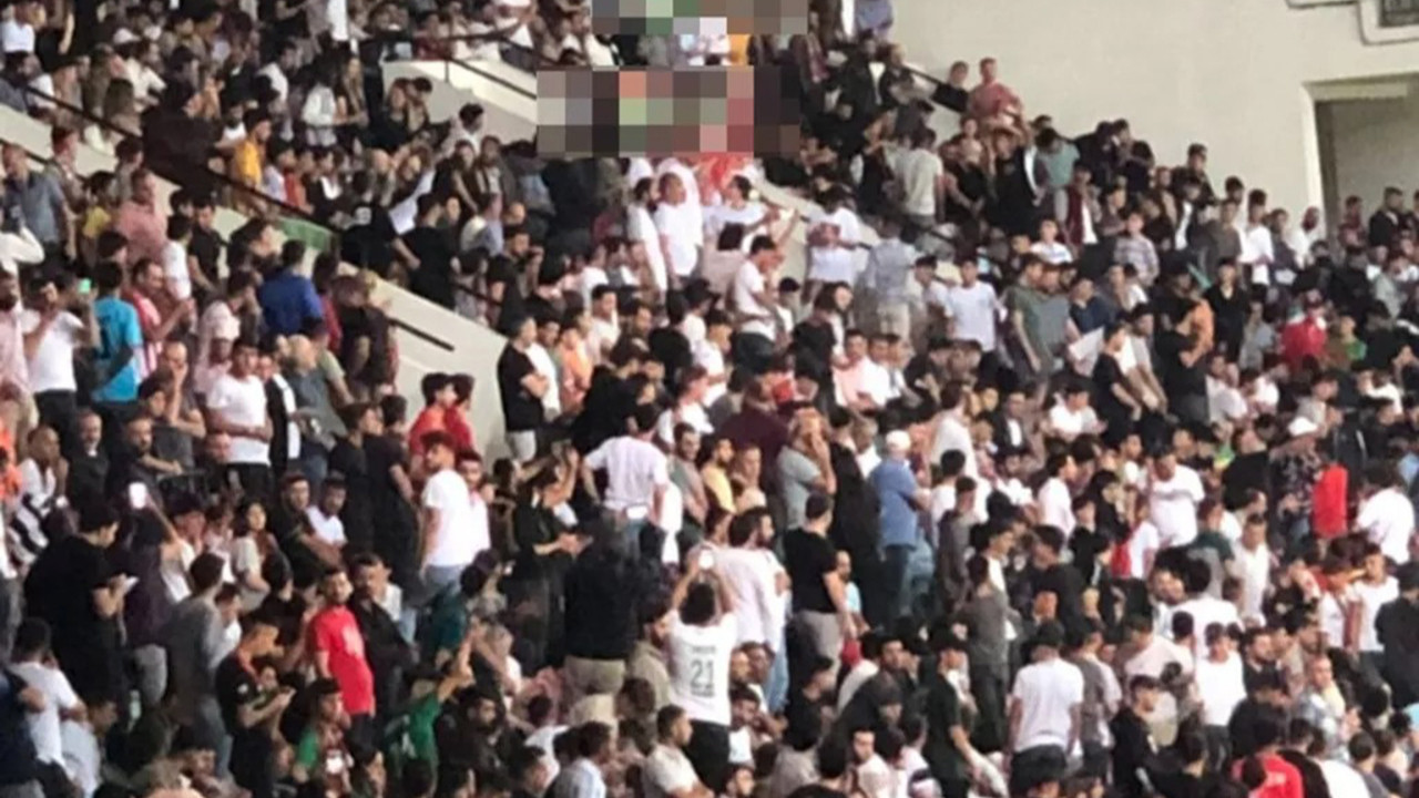 Amedspor-Bursaspor maçında terör örgütü paçavraları çıldı