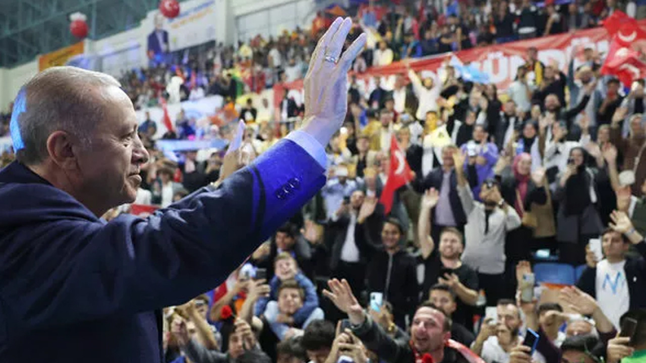 Erdoğan pankartta yazanı görünce kayıtsız kalamadı: Siz deli edeceksiniz