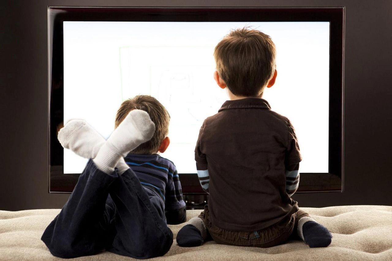 Veliler dikkat: Eğer çocuğunuz TV izlerken bunu yapıyorsa... - Resim: 2
