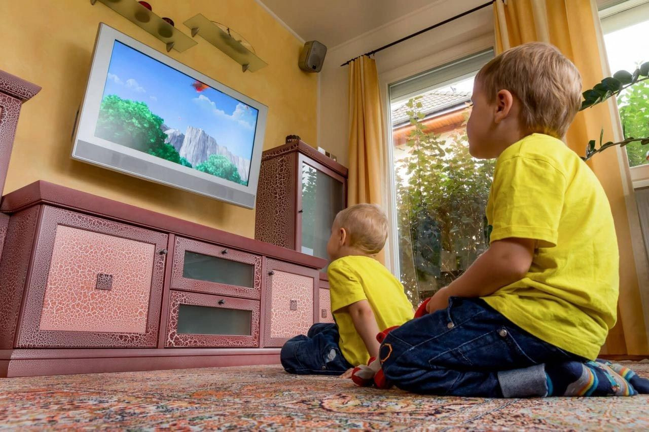 Veliler dikkat: Eğer çocuğunuz TV izlerken bunu yapıyorsa... - Resim: 3