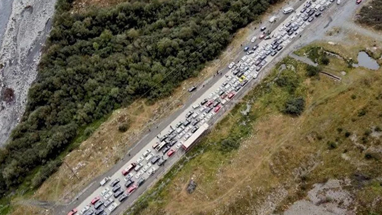 Rusya-Gürcistan sınırında ''kaçış'' kuyruğu! Binlerce kişi ülkeyi terk etti