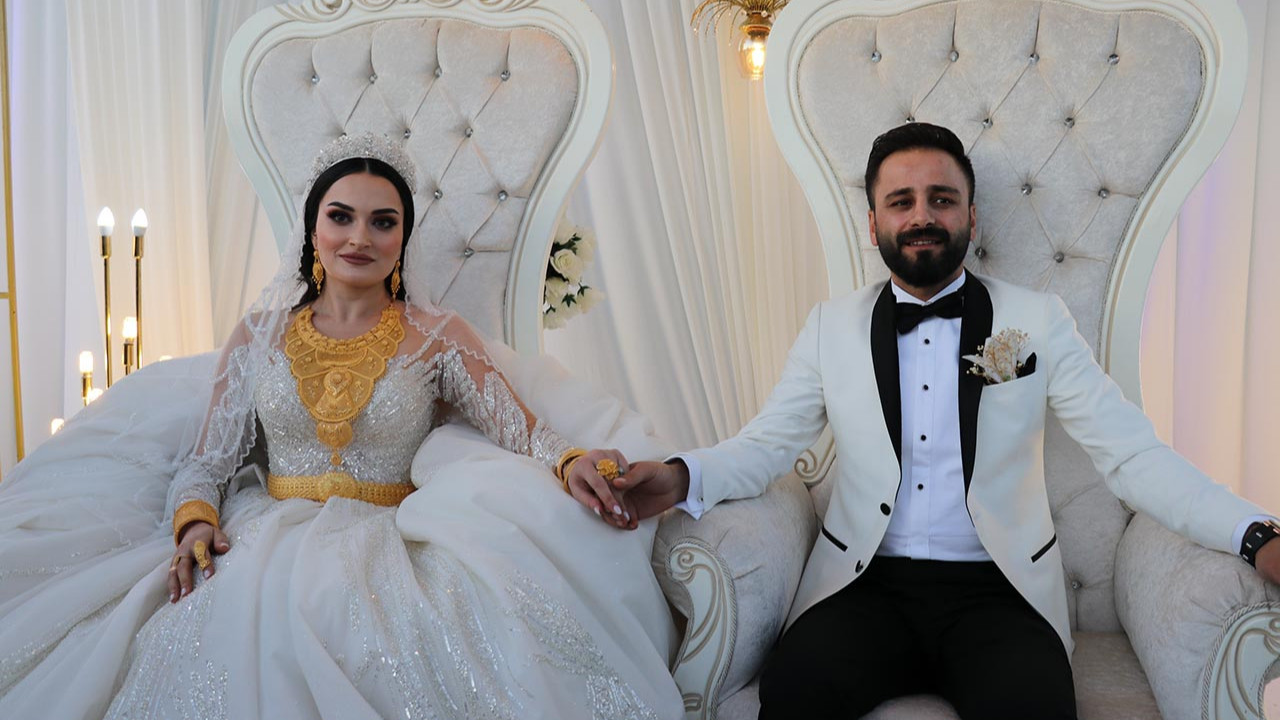 Aşiret düğününde milyonlar havada uçuştu!
