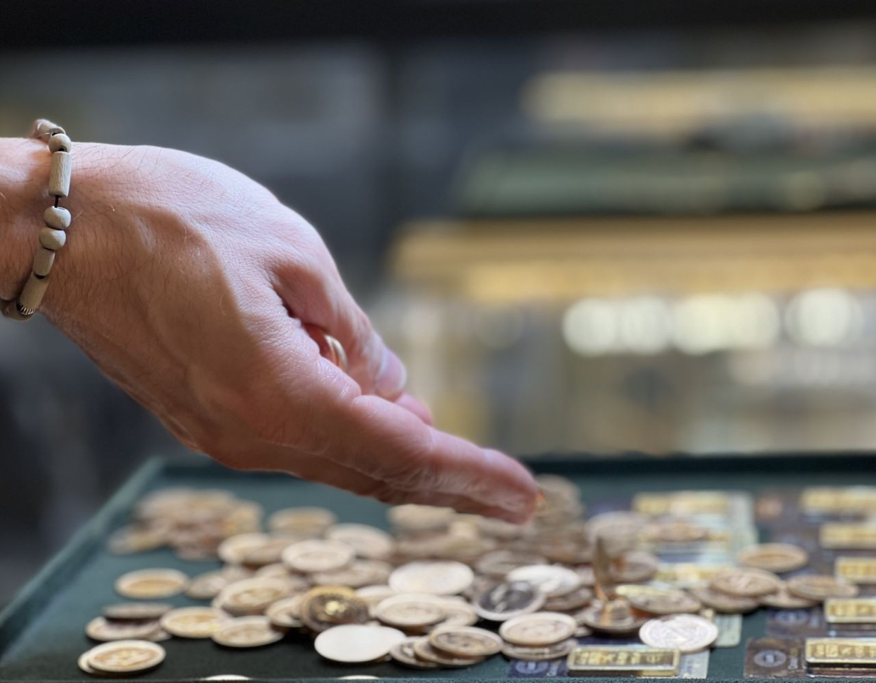 Altın fiyatları düştü, kuyumcular hareketlendi - Resim: 1