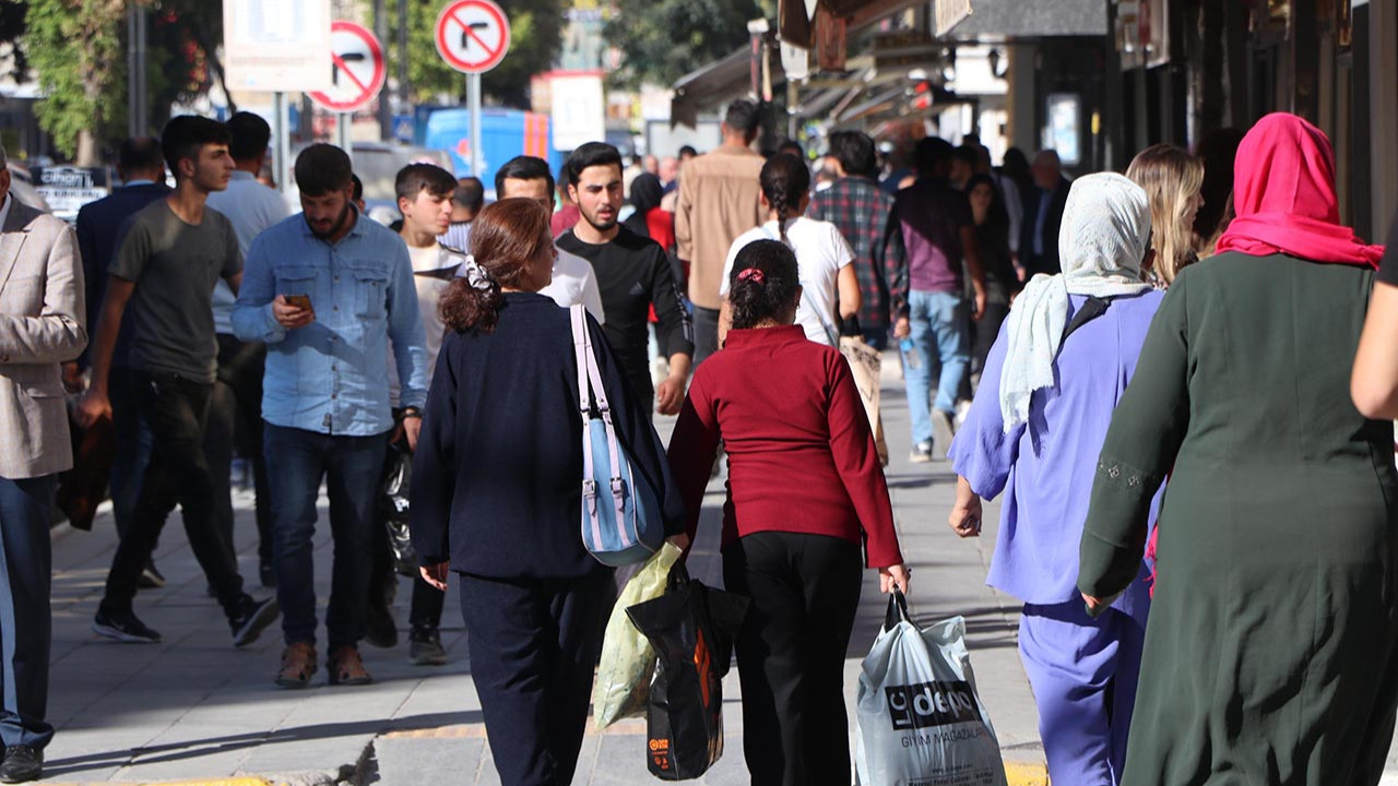 Van'a turist akını: Otellerde yer kalmadı