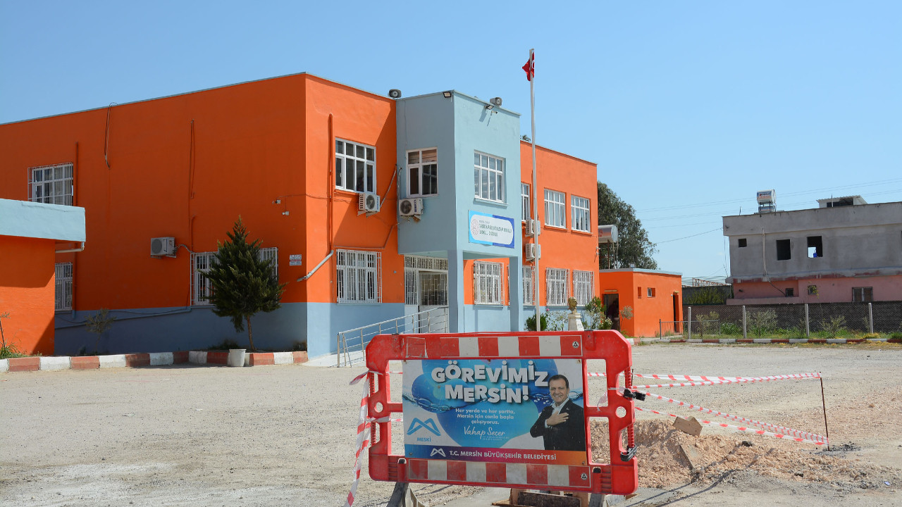 Okulların fiziki yapısına Mersin Büyükşehir'den destek