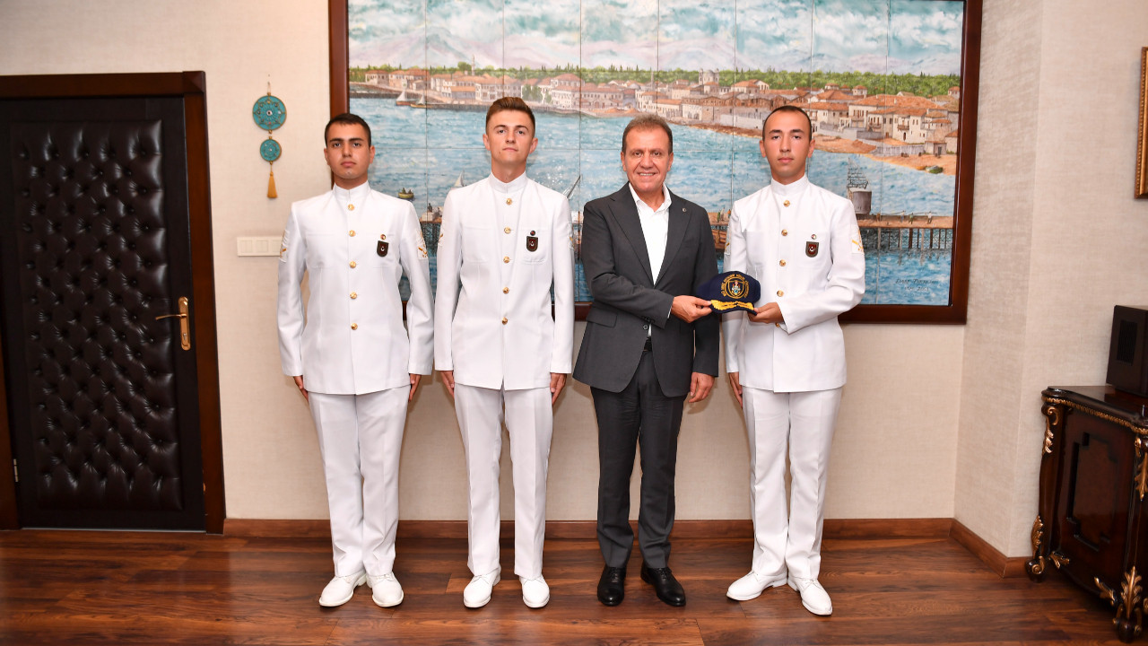 Deniz Astsubay MYO Komutan ve öğrencilerinden Mersin Büyükşehir Başkanı Seçer'e ziyaret