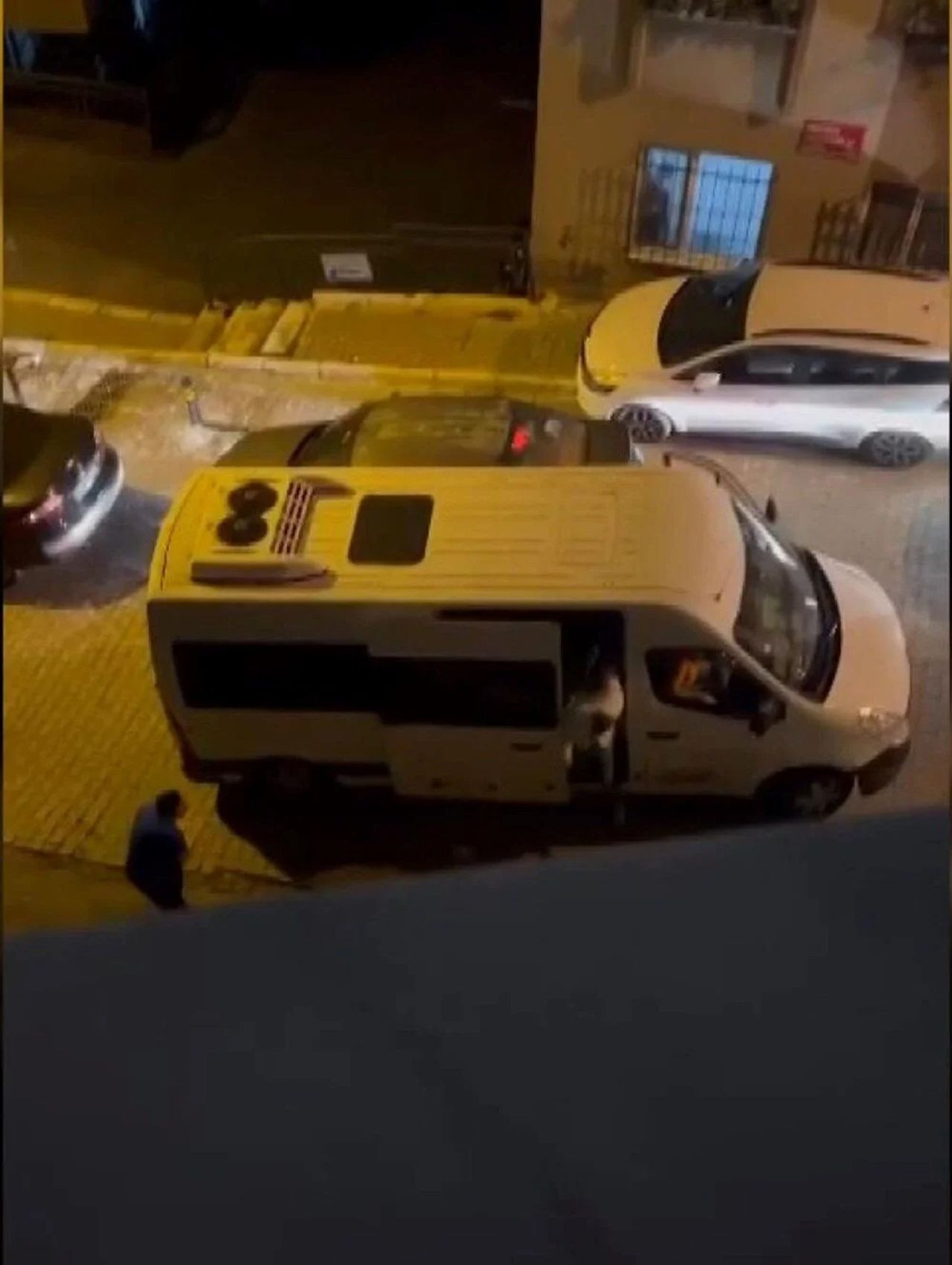 Şehir magandaları kamerada! İstanbul trafiğinde 7 kişi bir olup saldırdı - Resim: 4