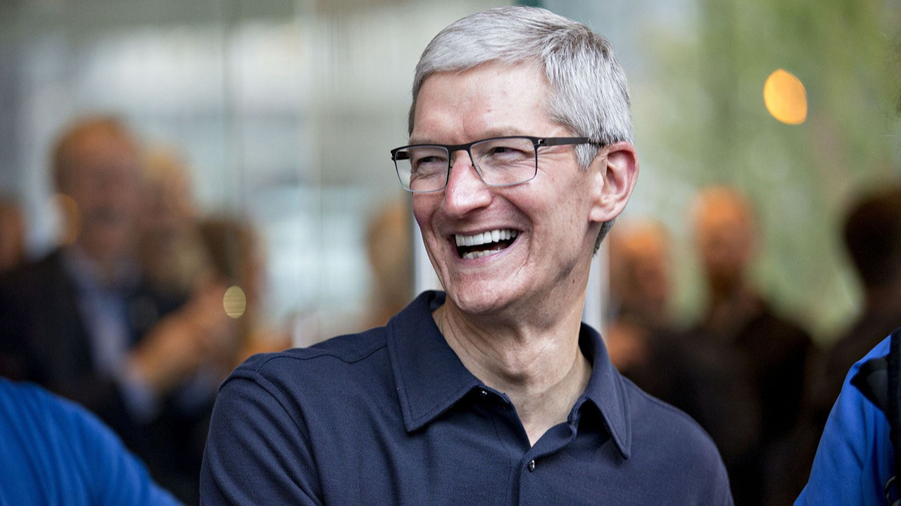 Apple CEO'su Tim Cook'un maaşı düşürüldü