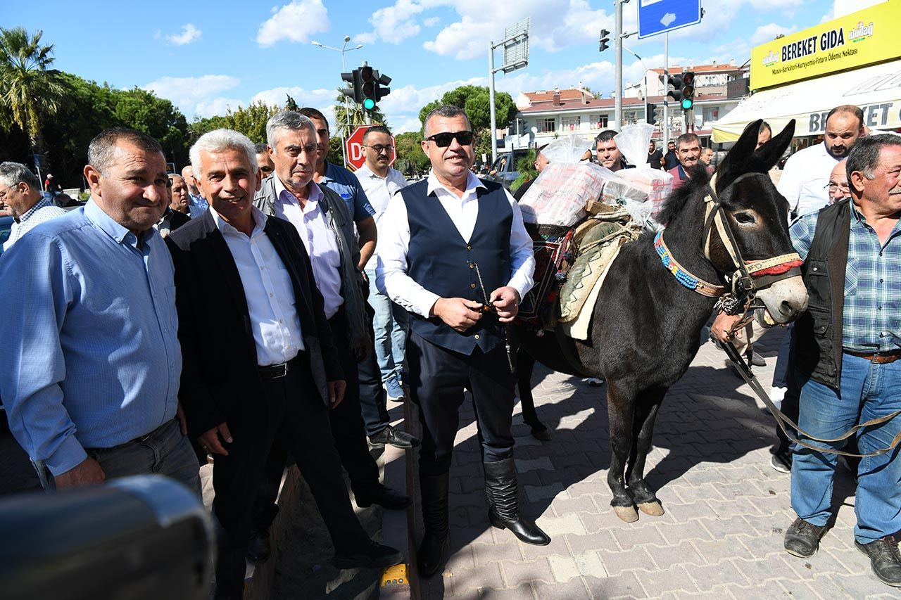 Katırla taşıdığı 1 milyon TL'yi belediye başkanına teslim etti - Resim: 1