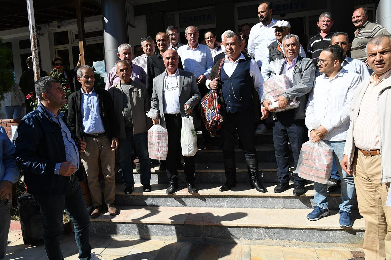 Katırla taşıdığı 1 milyon TL'yi belediye başkanına teslim etti - Resim: 4