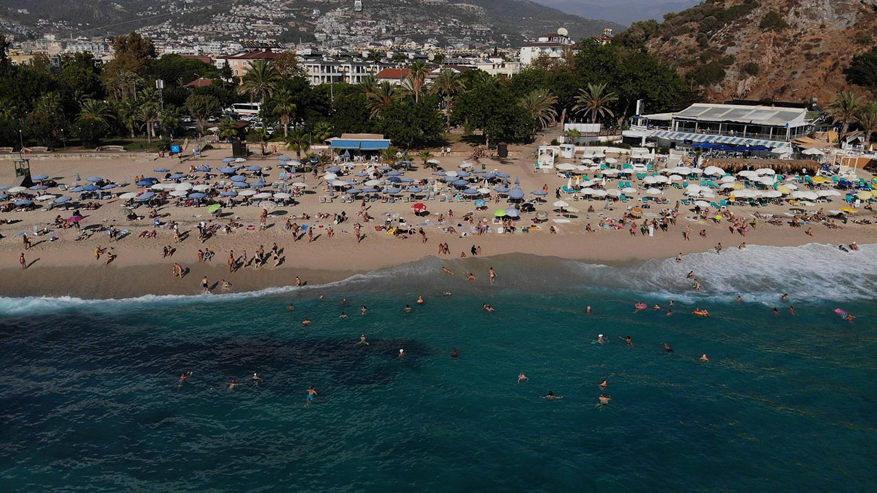 Bu fotoğraflar Türkiye'de çekildi! Sıcaktan bunalanlar sahilleri doldurdu