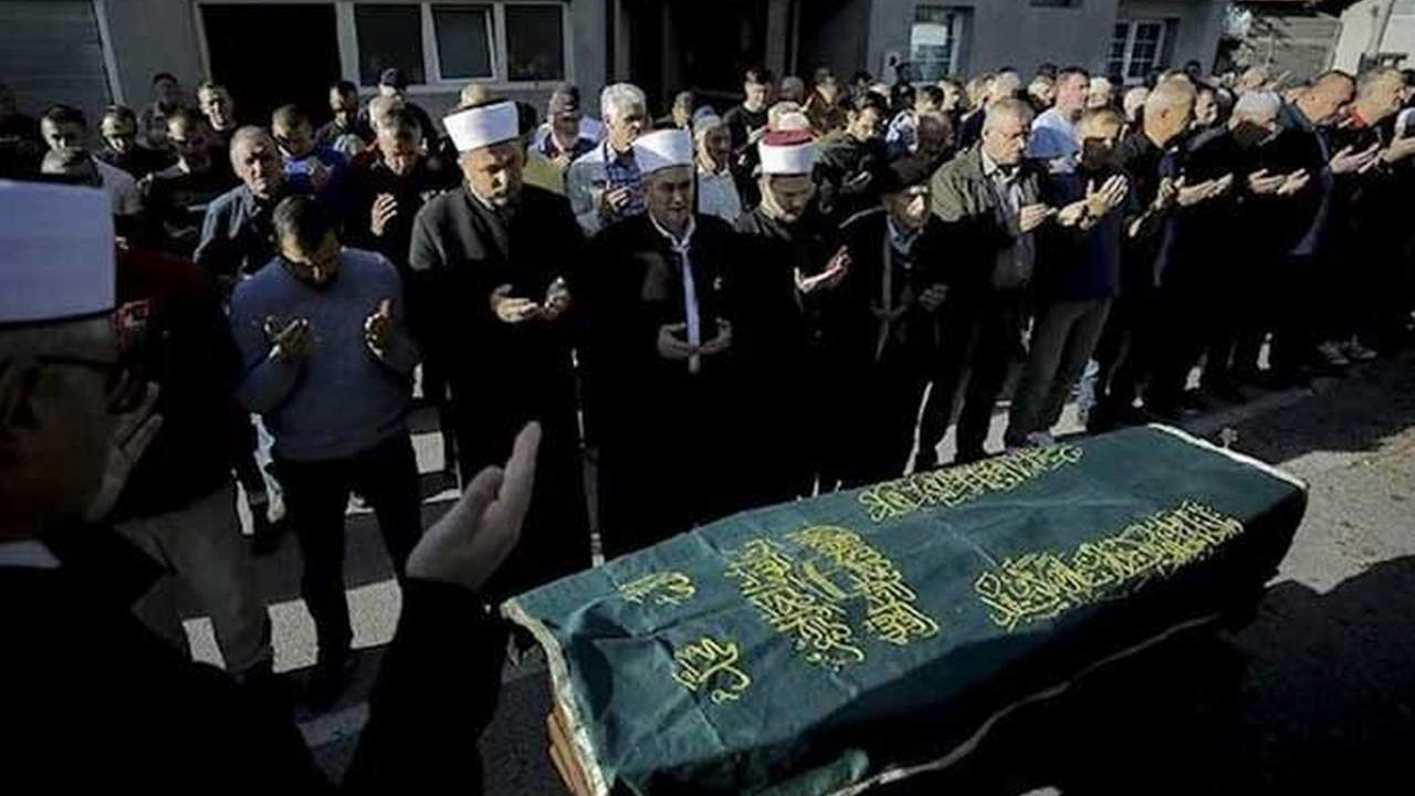 Bu tabutta tam 12'si çocuk tam 22 cenaze var!