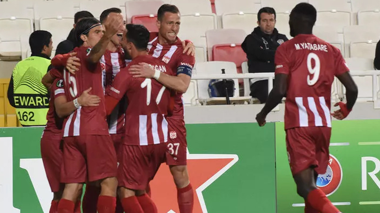 Sivasspor Ballkani'ye 4-3 mağlup oldu: Yiğidolar attığı golle tarihe geçti