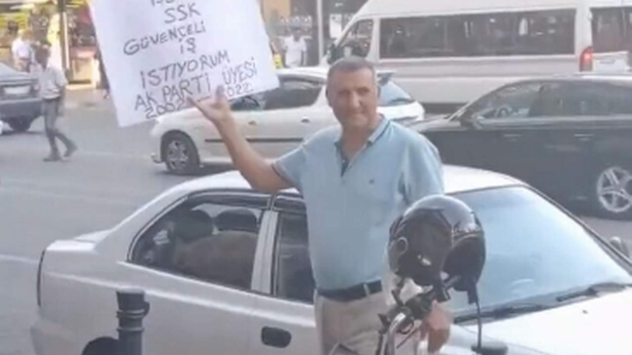 AK Partili isim sokakta pankart açtı: ''İşsizim, iş istiyorum''