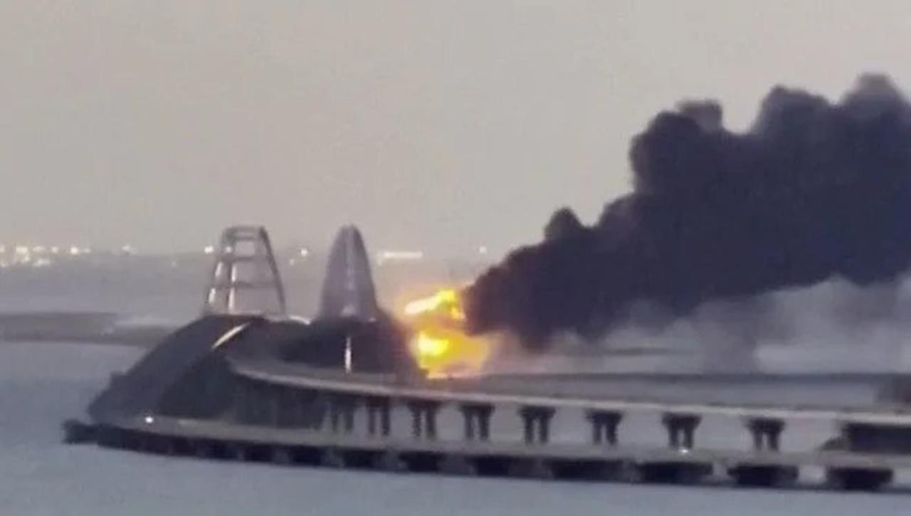 Rusya'nın ''Saldırı olursa kıyamet olur'' dediği köprüde patlama - Resim: 4