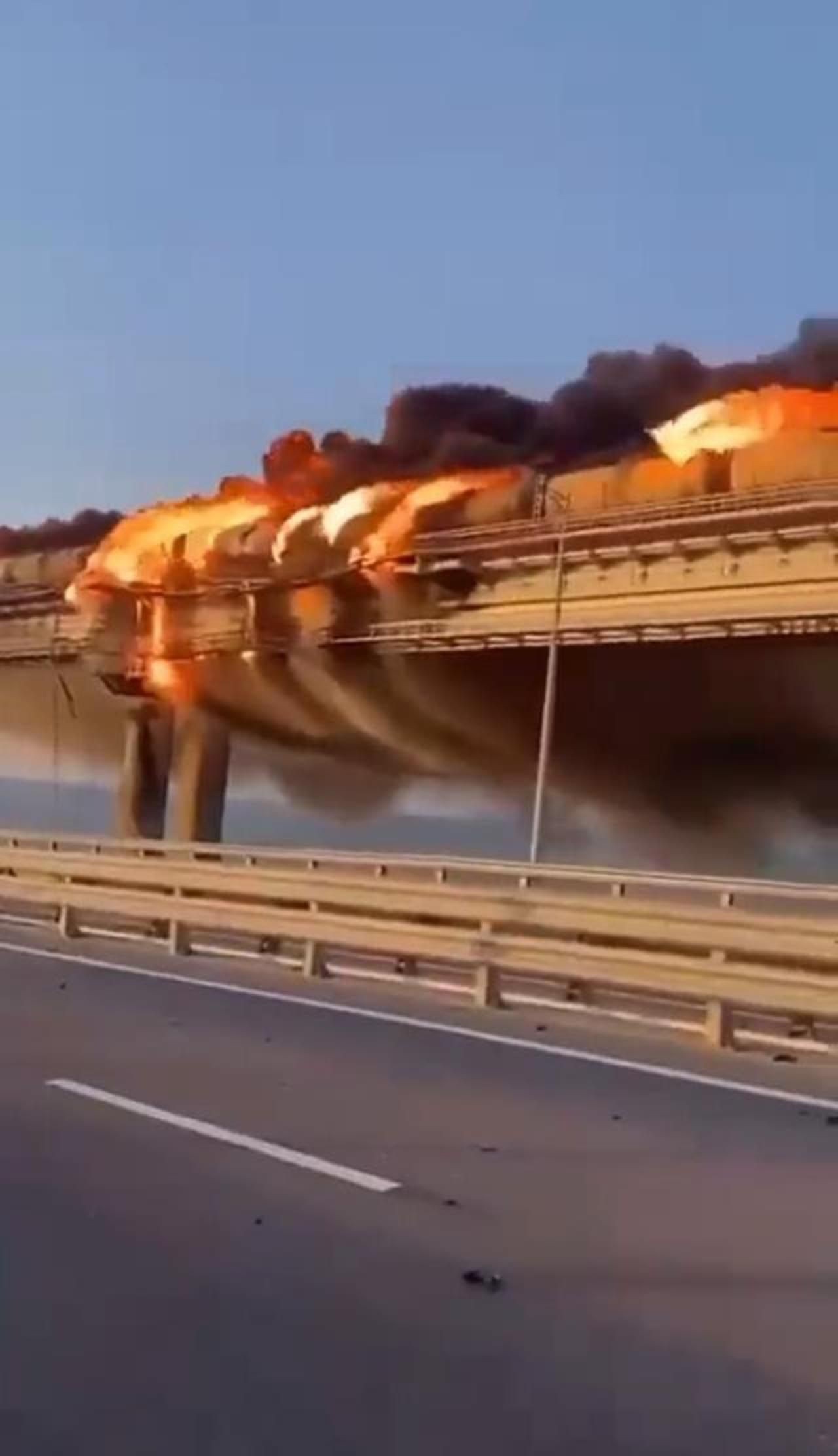 Rusya'nın ''Saldırı olursa kıyamet olur'' dediği köprüde patlama - Resim: 3