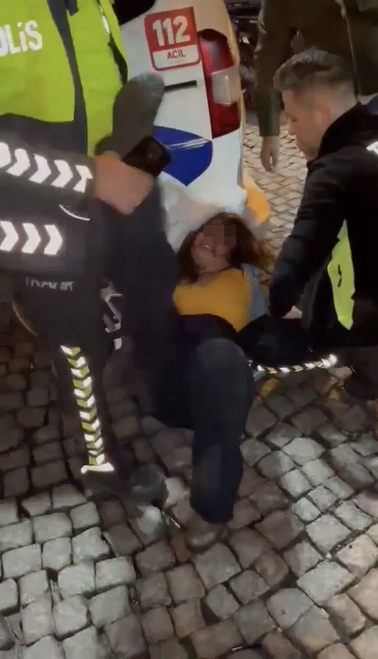 İstanbul'da alkollü kadın sürücü ortalığı birbirine kattı - Resim: 1