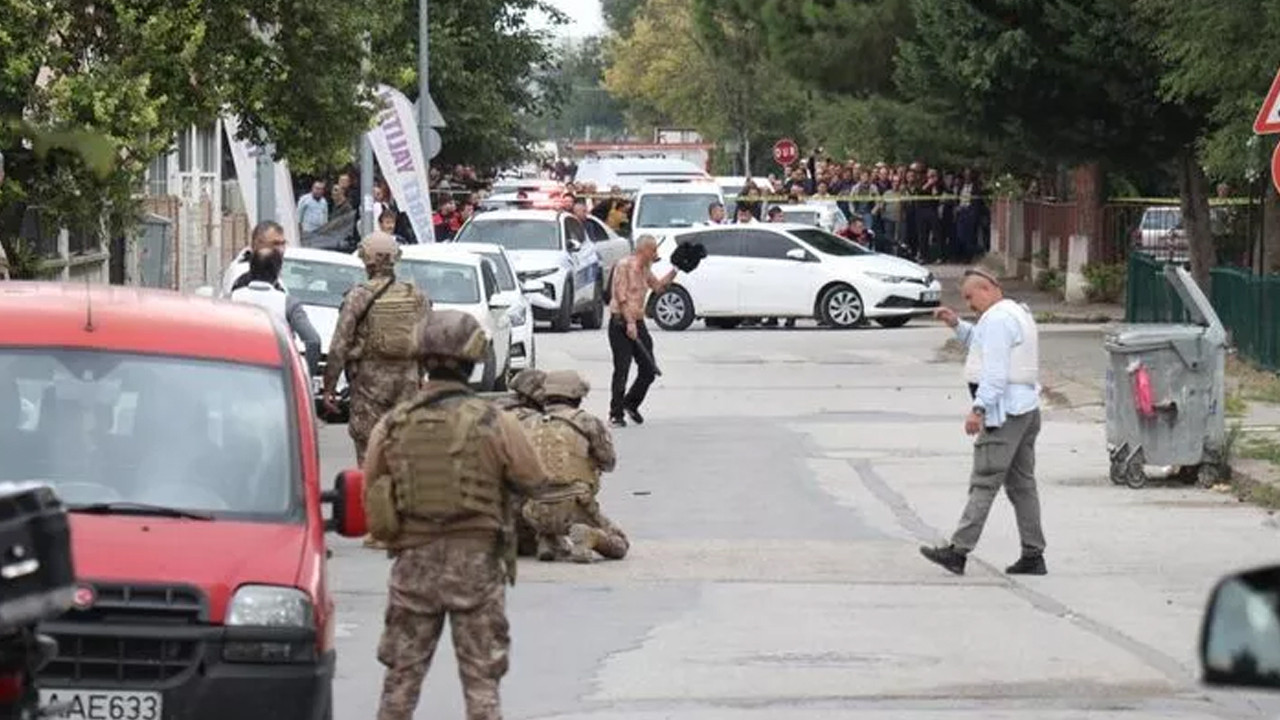 Sokakta yarı çıplak şekilde pompalı tüfekle dehşet saçtı