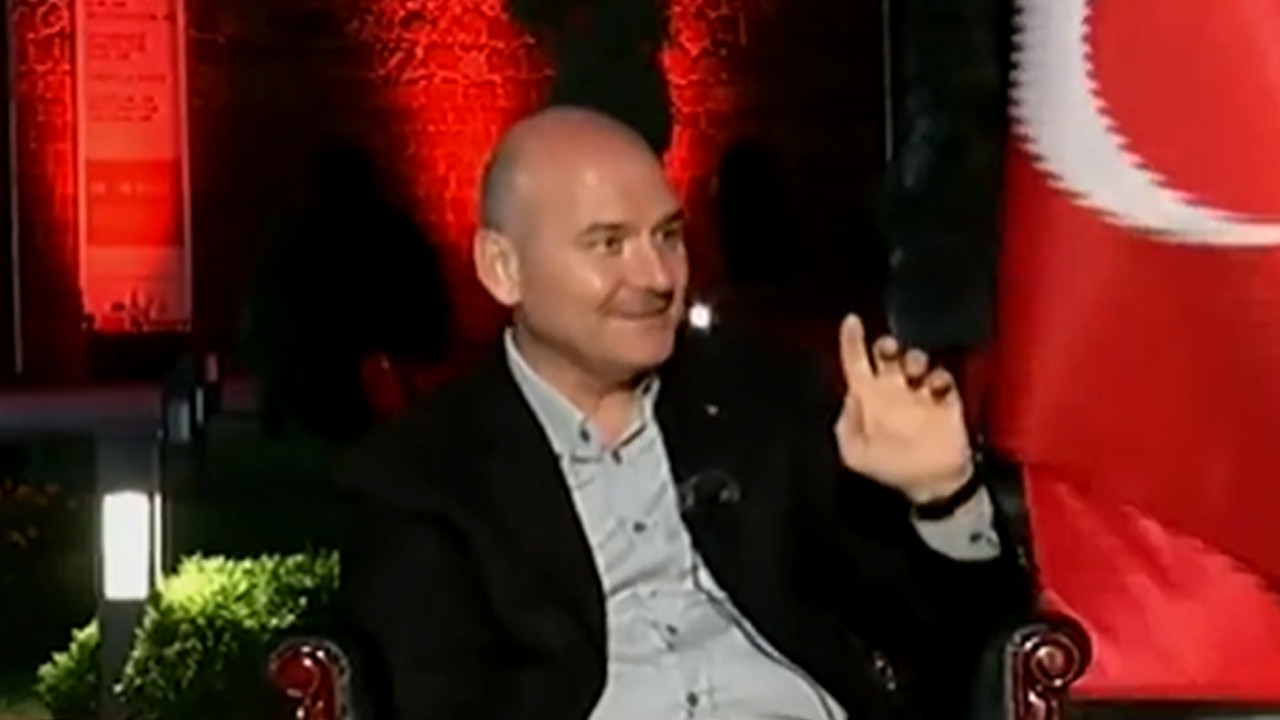 Bakan Soylu canlı yayında rüzgarın azizliğine uğradı