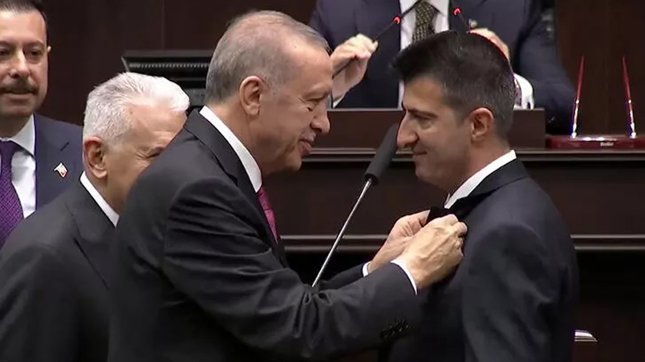 Mehmet Ali Çelebi'nin rozetini Erdoğan taktı