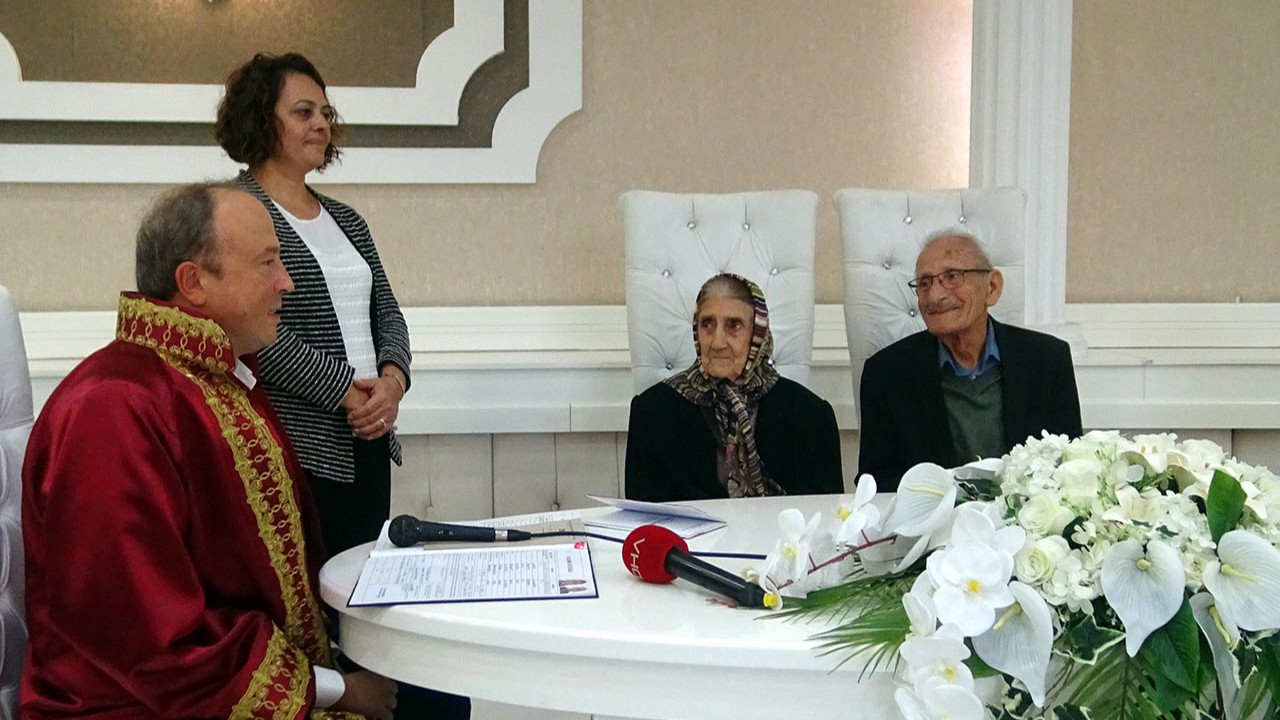 Gelin 90, damat 77 yaşında... Sağlık ocağında tanışıp evlendiler