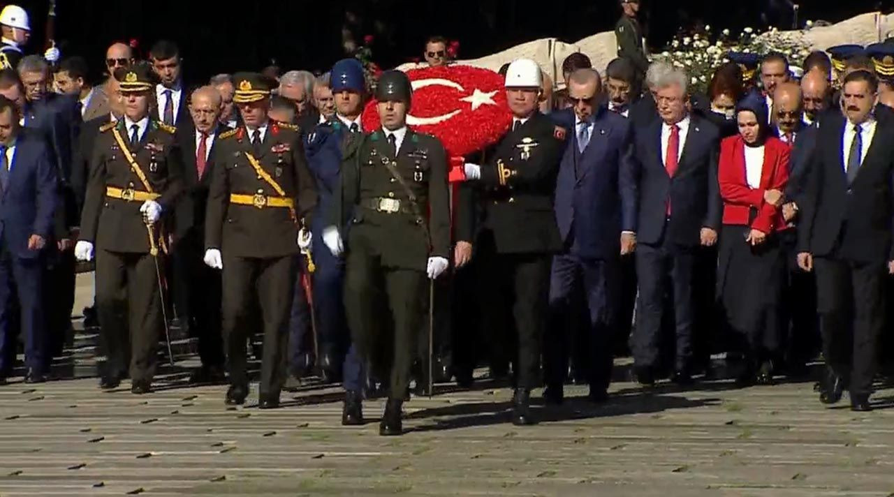Devlet erkanı Atatürk'ün huzurunda - Resim: 2
