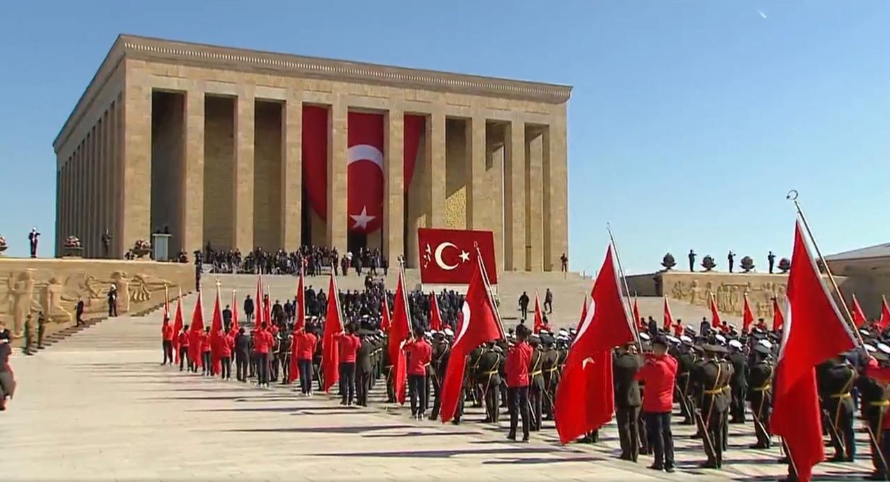 Devlet erkanı Atatürk'ün huzurunda - Resim: 7