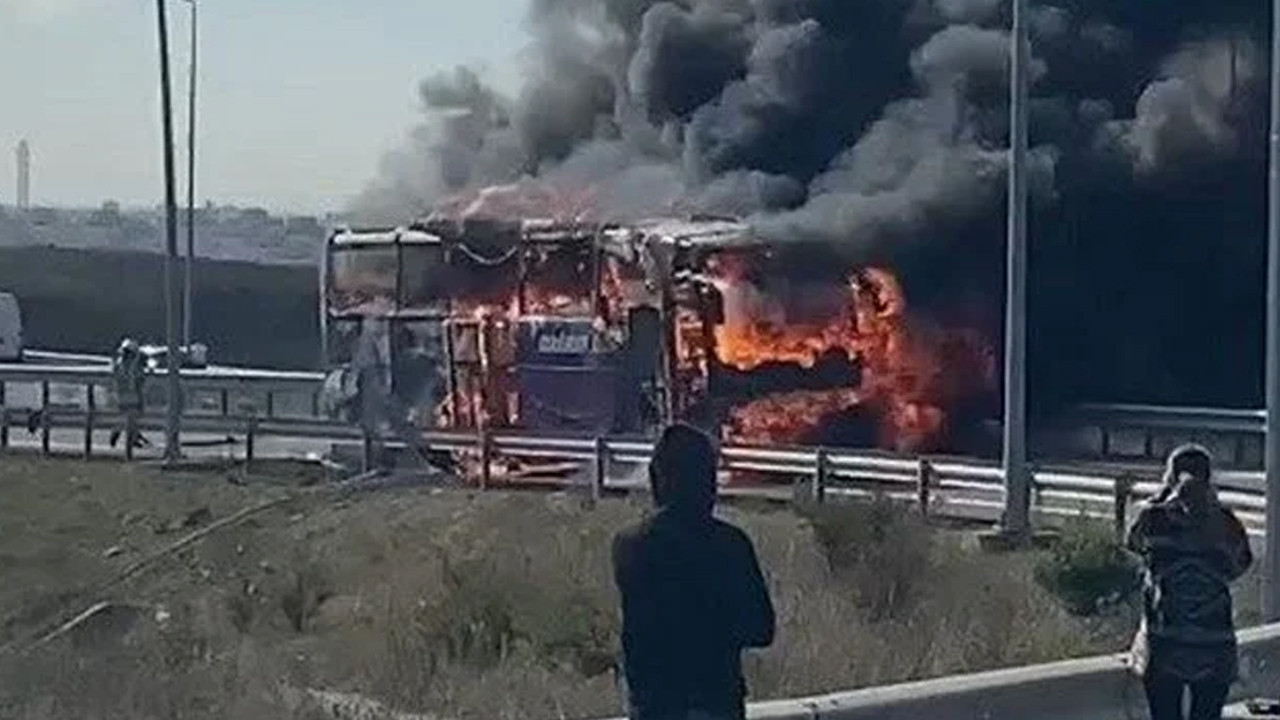 İstanbul'da yolcu otobüsü alev alev yandı
