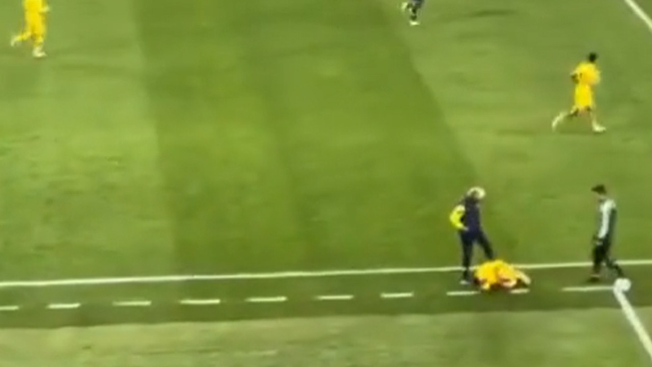 Jesus futbolcuya tekme atarken yakalandı