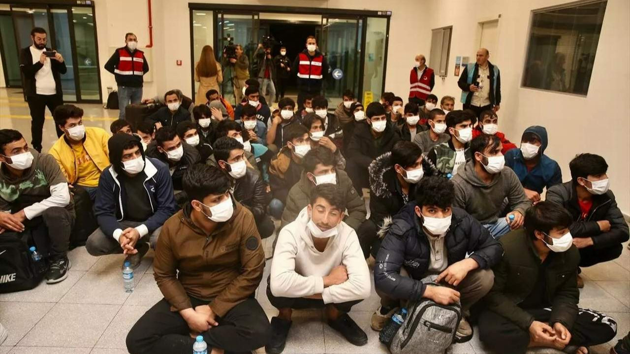 İstanbul'da yakalanarak sınır dışı edilen kaçak sığınmacı sayısı dudak uçuklattı