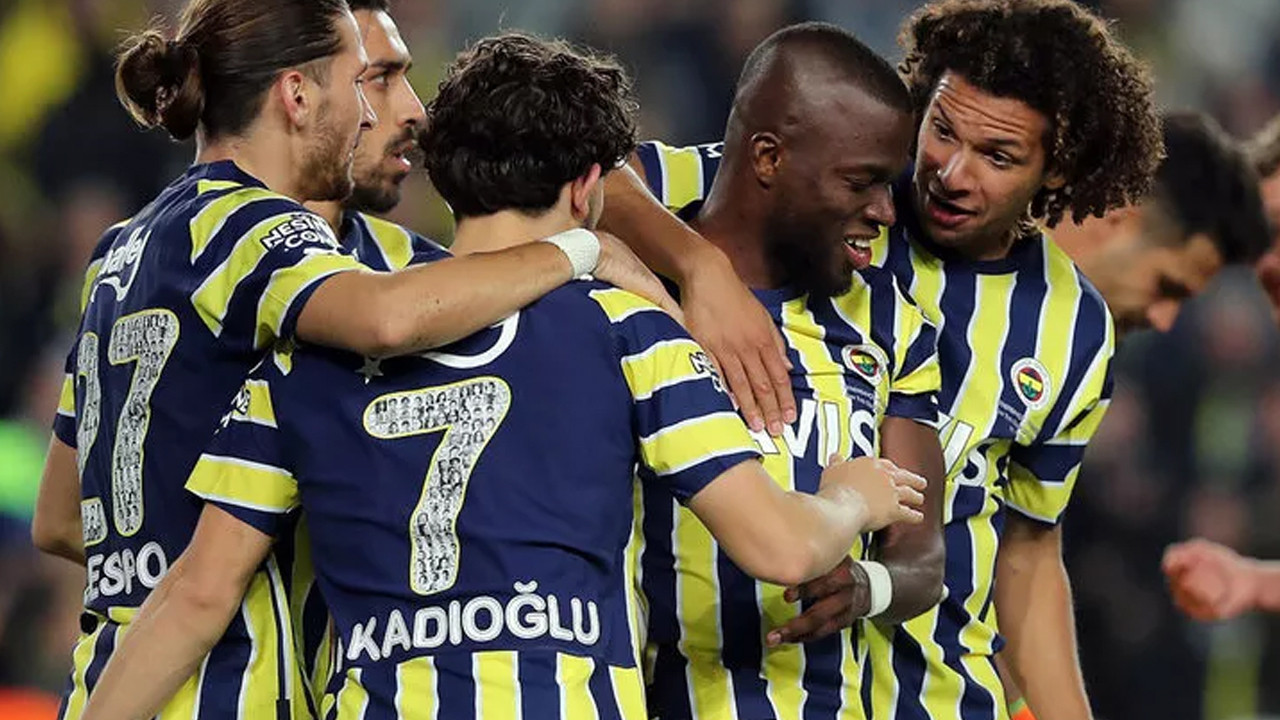 Fenerbahçe liderliği bırakmıyor: 10 kişi kaldığı maçı kazanmasını bildi