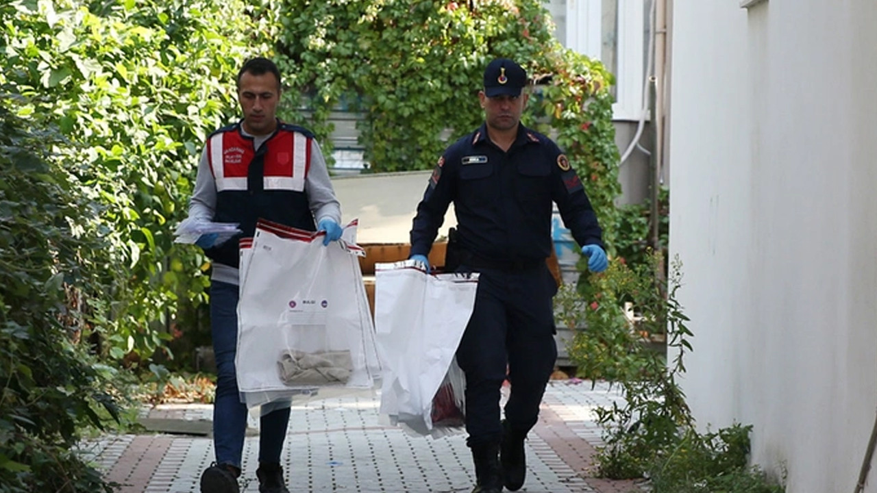 Antalya'da kan donduran olay! 5. kattan poşetle aşağı attılar