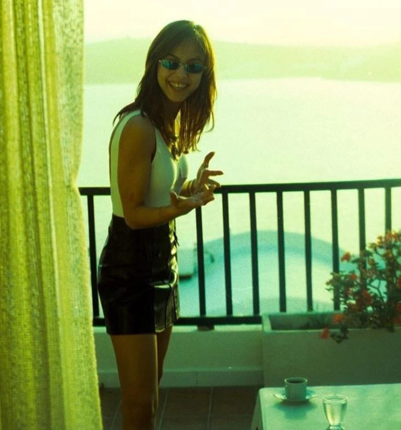 Ebru Gündeş gençlik halini paylaştı - Resim: 7