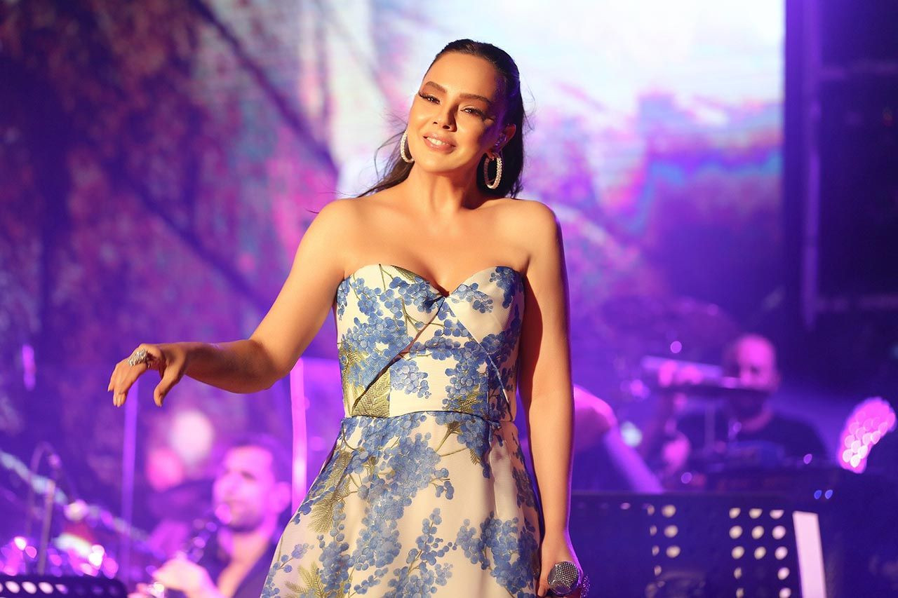 Ebru Gündeş gençlik halini paylaştı - Resim: 8