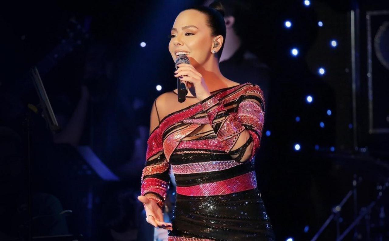 Ebru Gündeş gençlik halini paylaştı - Resim: 11