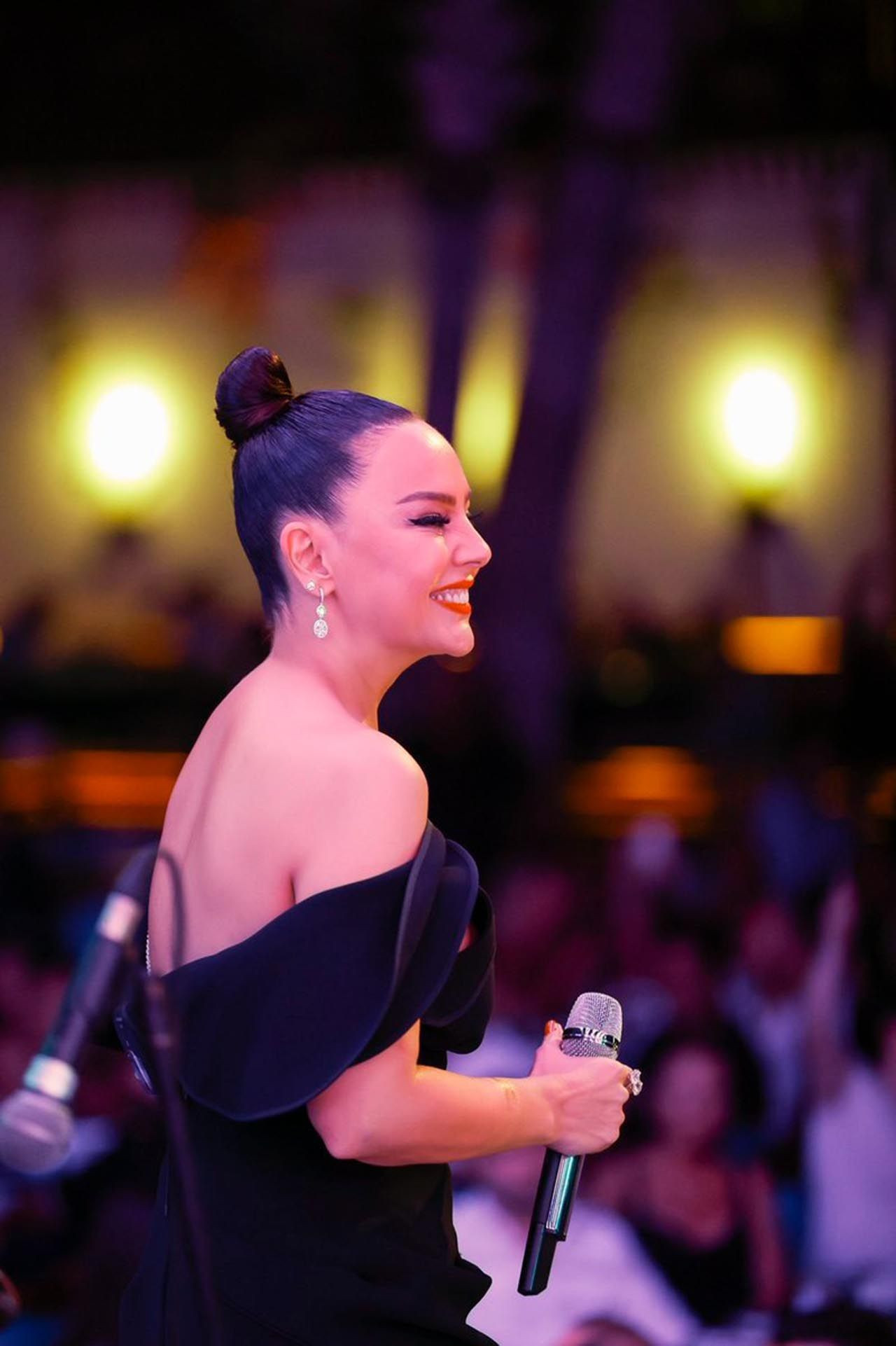 Ebru Gündeş gençlik halini paylaştı - Resim: 9