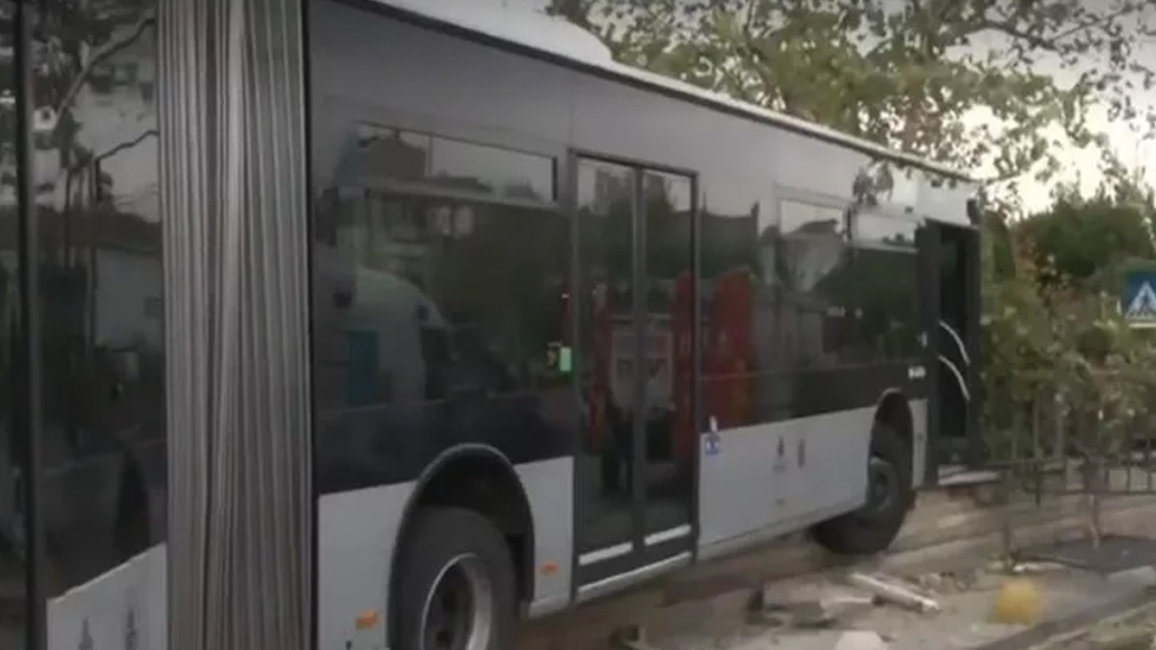 İstanbul'da metrobüs kazası: Yaralılar var!