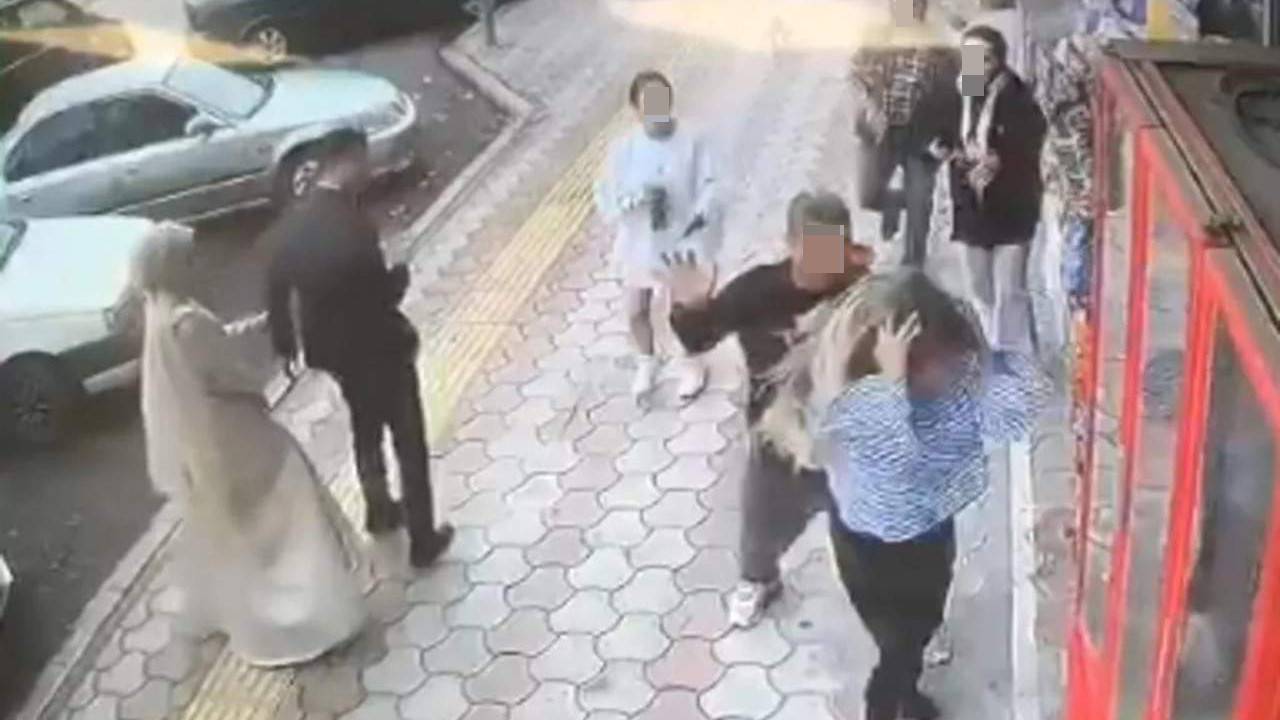 Sokak ortasında 2 genç kıza önce taciz sonra darp