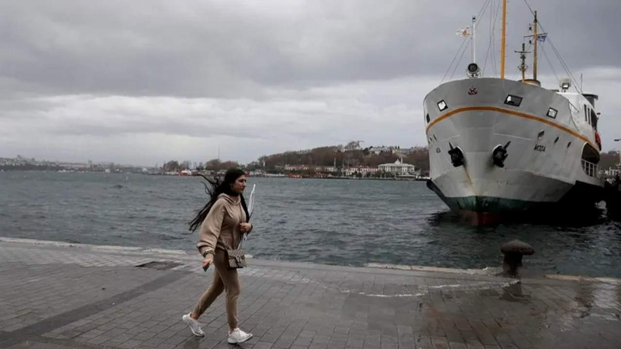 İstanbul'da vapur seferlerine 'lodos' engeli