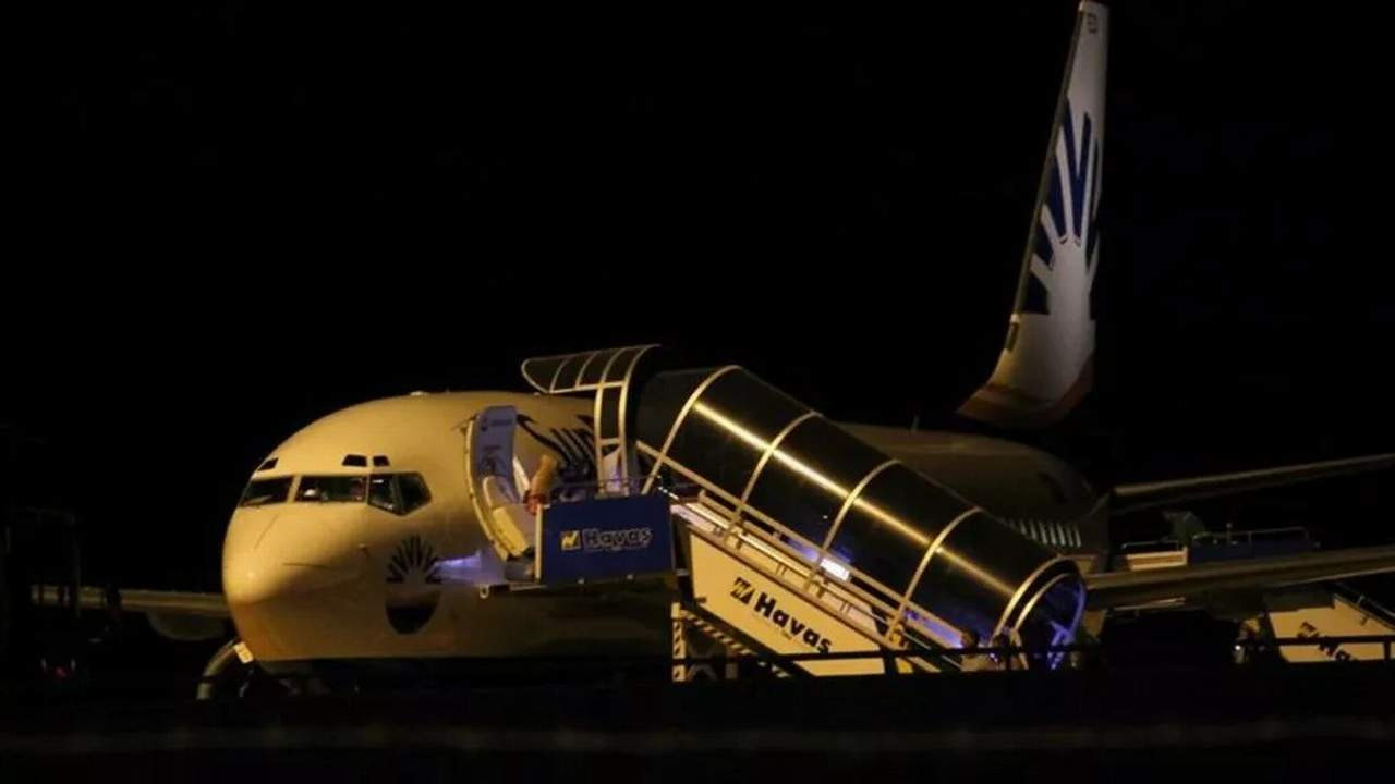 Antalya uçağında kırmızı alarm: ''Çantamızda bomba var''