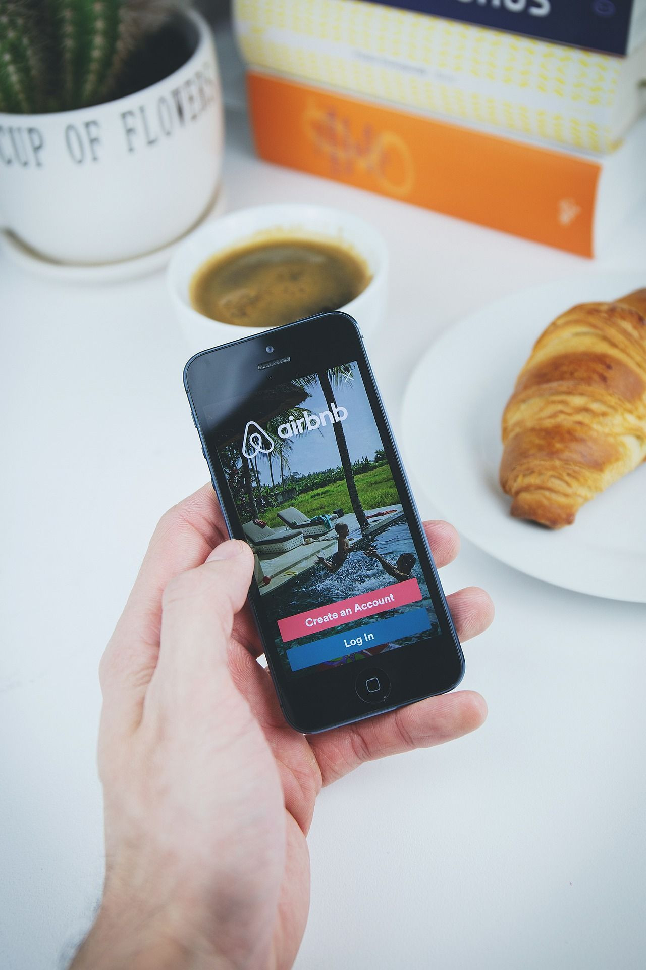 Airbnb evinde ''gizli kamera'' rezaleti! 2 genç kadın neye uğradığını şaşırdı - Resim: 1